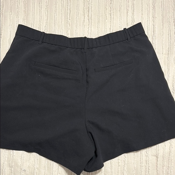 A&F Tailored Short - Picture 2 of 2